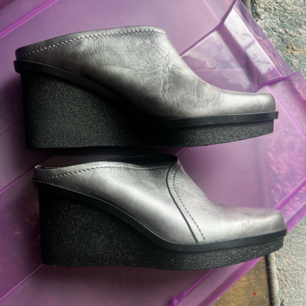 Donald pliner wedge bootie slip ons size 9